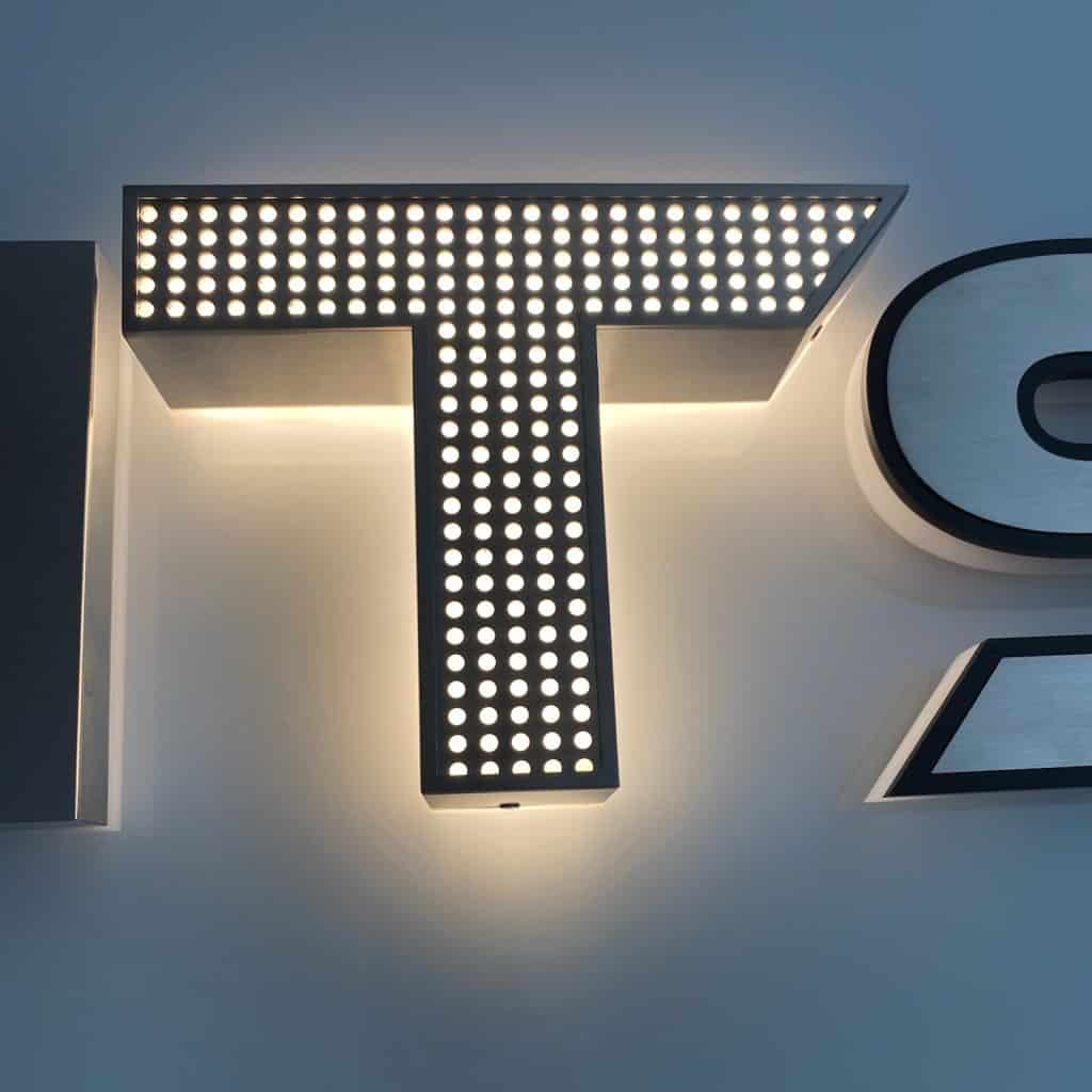 T yacht letter detail